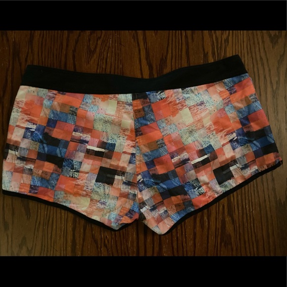 Bench Shorts - Picture 2 of 4